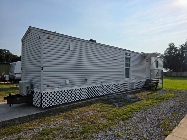 Building Photo - 8676 Sharon Ln