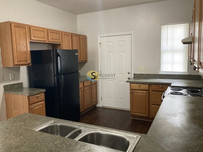 Photo - 1024 Phelps St