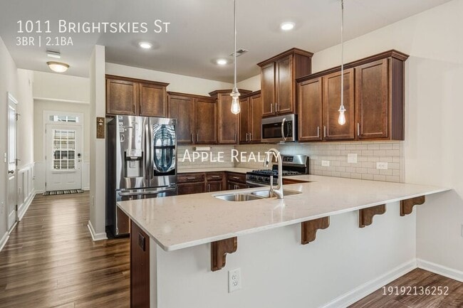 Photo - 1011 Brightskies St