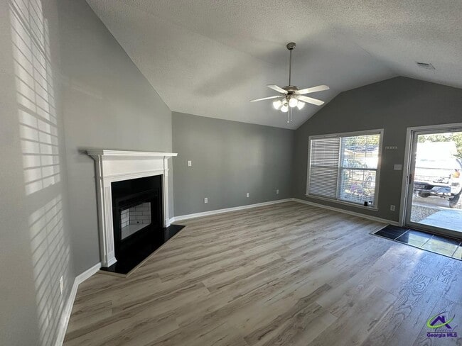 Photo - 122 Somerset Dr