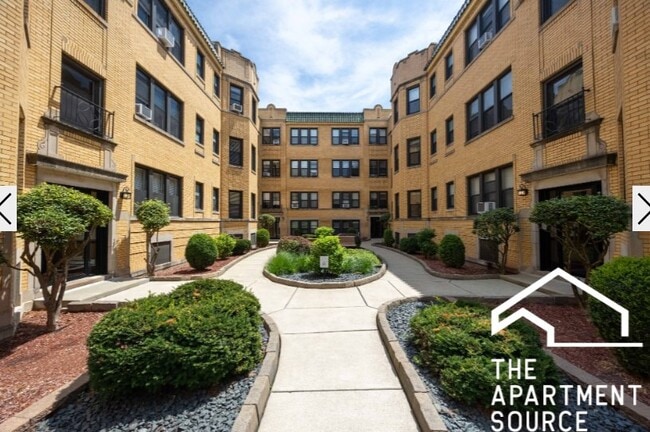 Photo - 2327 N Rockwell St Unit 3