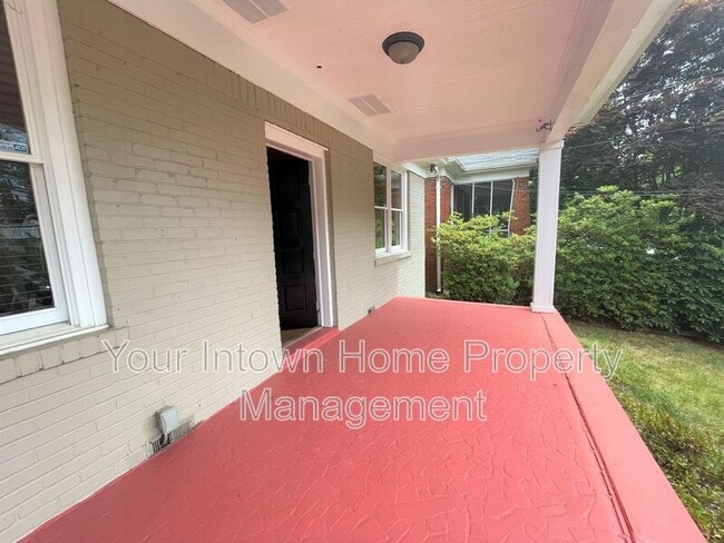 Photo - 639 Somerset Terrace NE