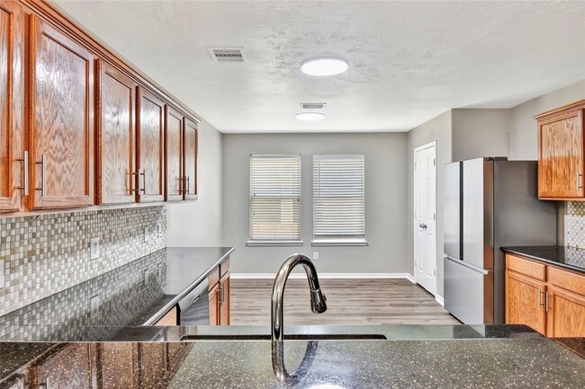 Photo - 5601 Savannah Woods Ln