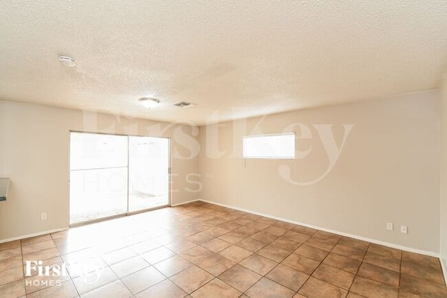 Photo - 940 E Loma Vista Dr