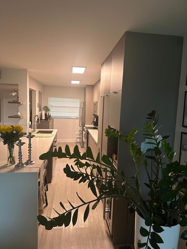 Building Photo - 1811 Sabal Palm Dr Unit 406