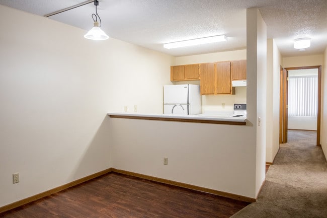 Dining Area & Kitchen