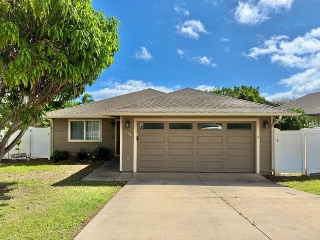 Building Photo - 3 Bedroom / 2 Bathroom Home in Waikapu Gardens!