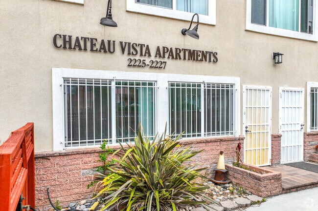 Building Entrance - Chateau Vista Apartments