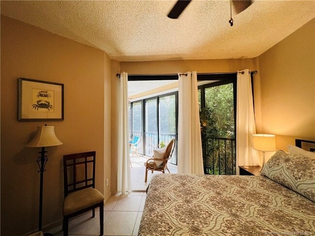 Building Photo - 221 NE Plantation Rd Unit 215