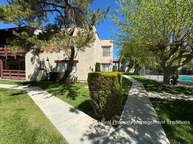 Building Photo - 3 + 2 Condo West Lancaster