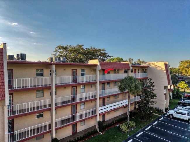 Photo - 1035 Country Club Dr Unit 407