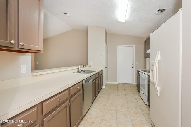 6507 Diamond Leaf Ct S