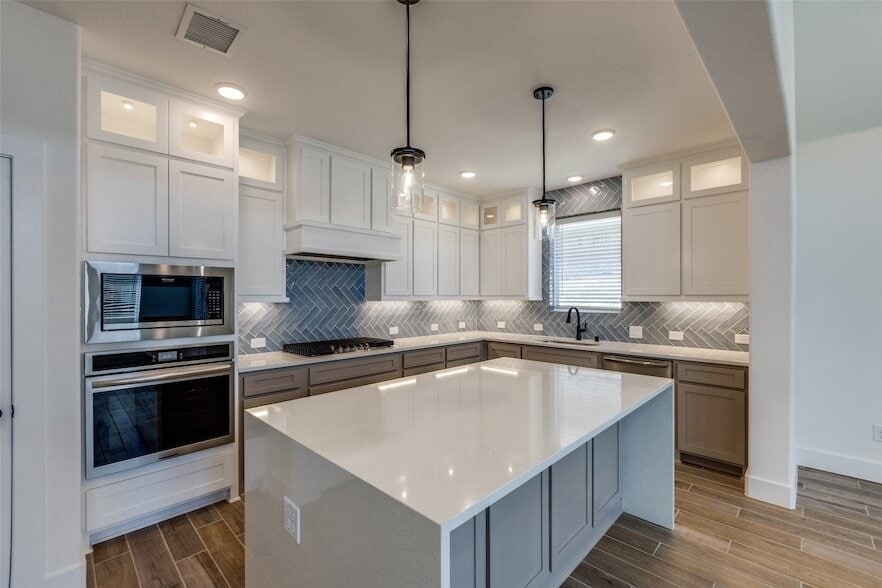 Photo - 6204 Mulberry Creek Ln