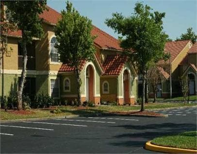 Building Photo - Convenient Layout- 3bed 2bath 3 story condo.