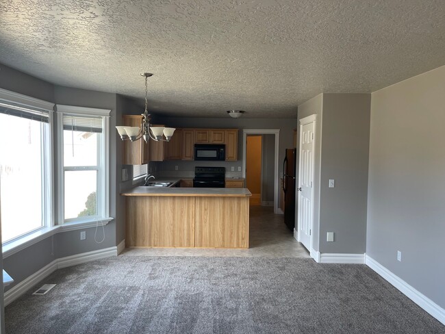 Photo - 1127 Elgin Ct