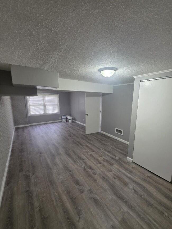 Photo - Beautiful 4 bedrooms and 1 bath home located on NE 38th St in Kansas City, MO