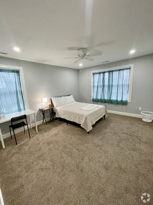 Building Photo - 158B Beacon St Rental