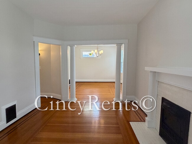 Photo - 2800 Observatory Ave Unit 2