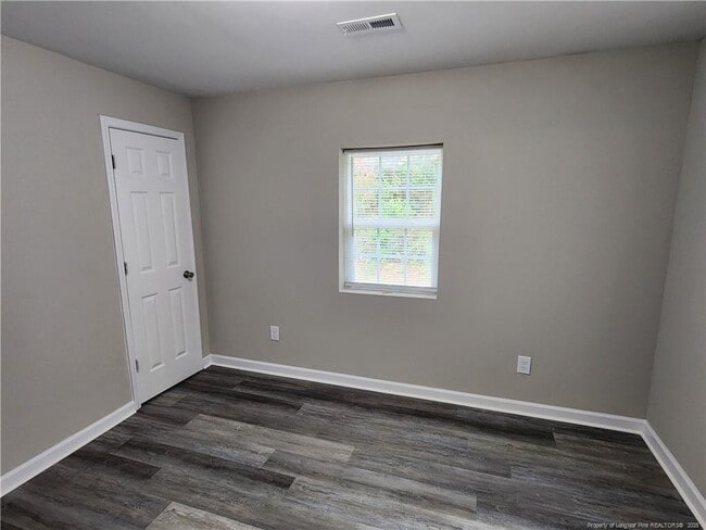 Photo - 4916 Schmidt St