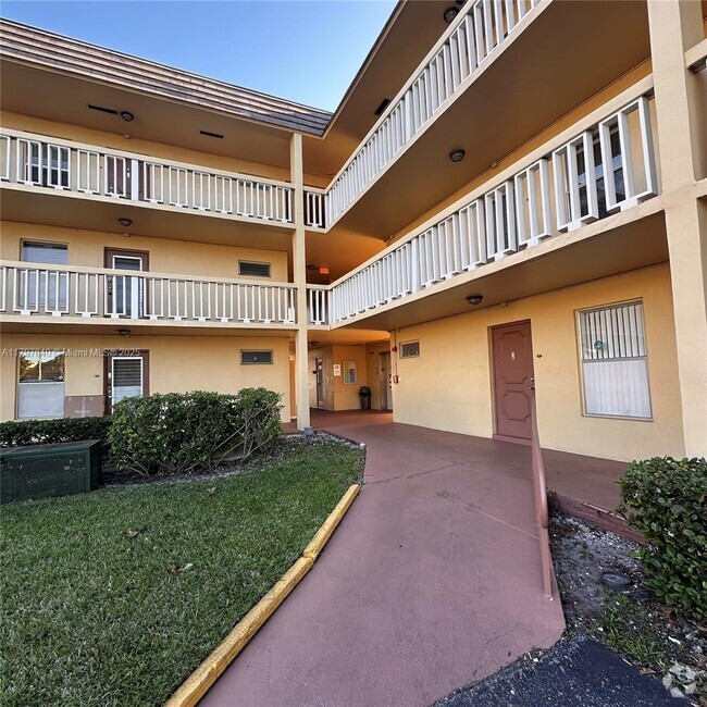 Building Photo - 5860 NW 64th Ave Unit 203 Rental