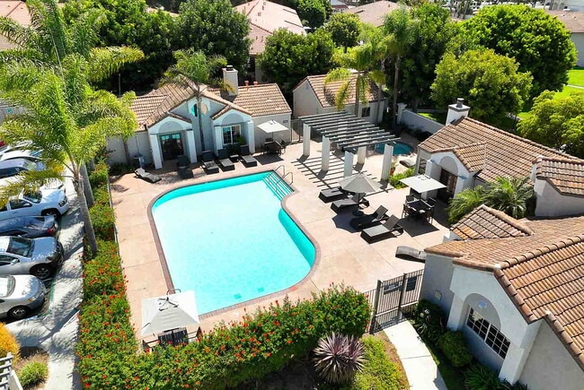 Building Photo - Country Villas