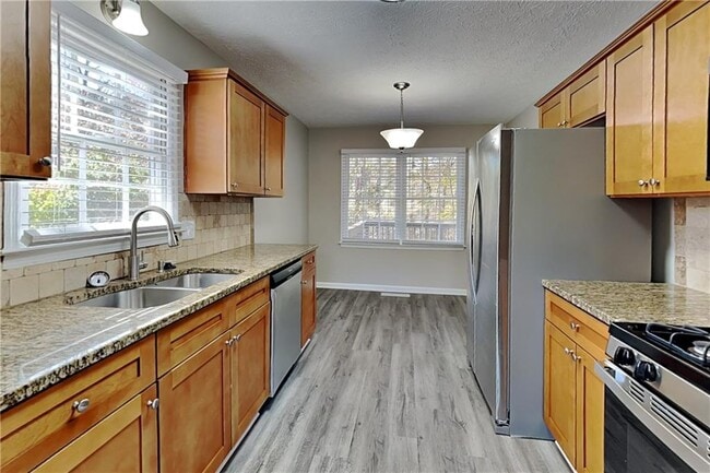 Photo - 3094 Calumet Cir NW