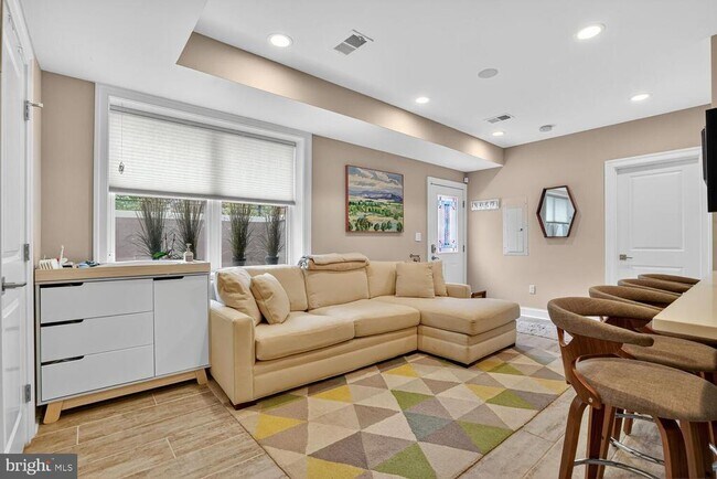 Photo - 1014 10th St NE Unit 1