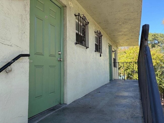 Photo - 35 NE 13th St