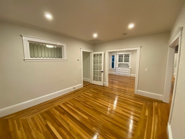 Photo - 26 Playstead Rd Unit 2