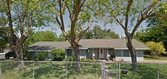 Building Photo - Cute As A Bug 3/2 (Single Story) - Please reverence full ad for viewings!