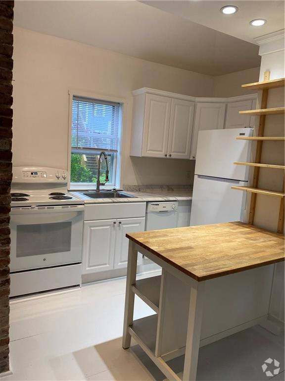 Building Photo - 15 Clinton Ave Unit 2 Rental