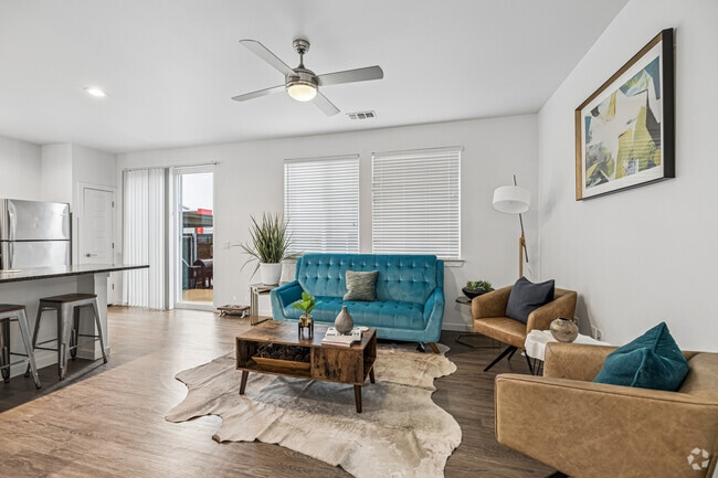 2BR, 2BA - 941SF - Living Room