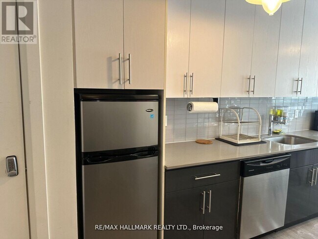 Photo - 595 St Clair Ave W Unit 5