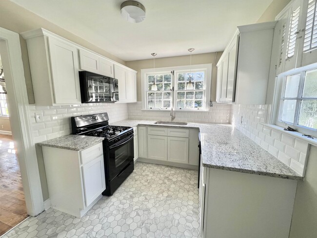 Photo - 515 Greenville St