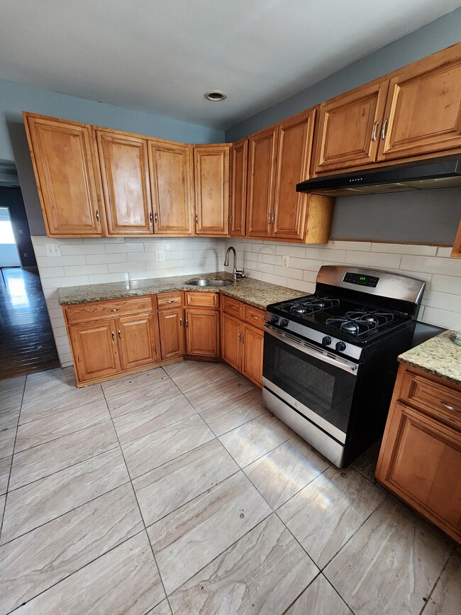 Photo - 6114 Master St