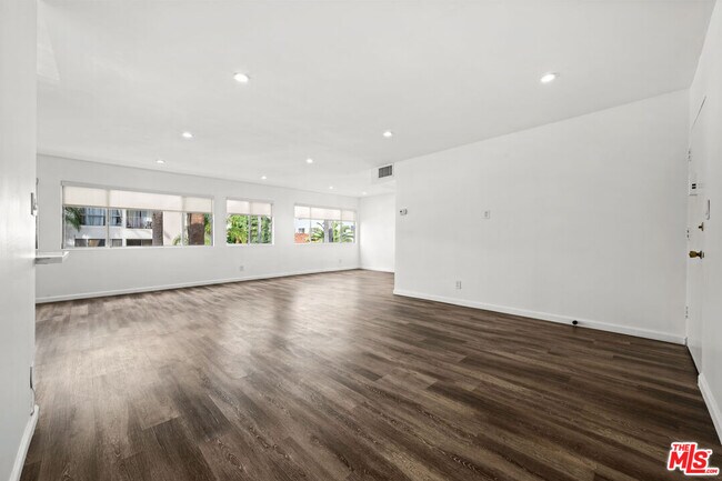 Photo - 136 S Palm Dr Unit 301