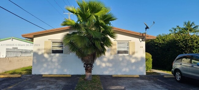 Building Photo - 813 SW 7th Ave Unit 1-2 Rental