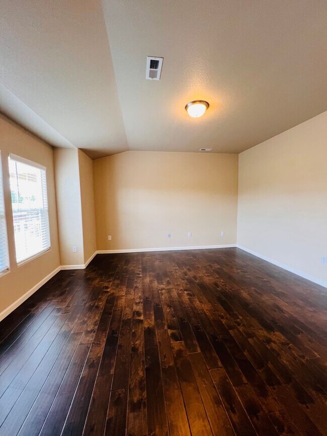 Photo - 5640 Shamrock Heights