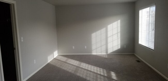 Photo - Immaculate 3 Bedroom/3 Bath Townhome Near Powers Corridor!