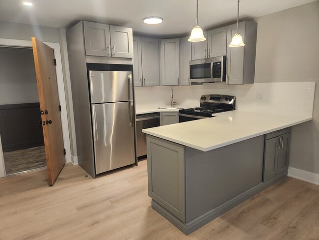 Building Photo - 1212 N La Salle Dr Unit 2 Rental