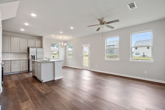 Photo - 4 bed / 2.5 bath in Gainesville! Retreat a...