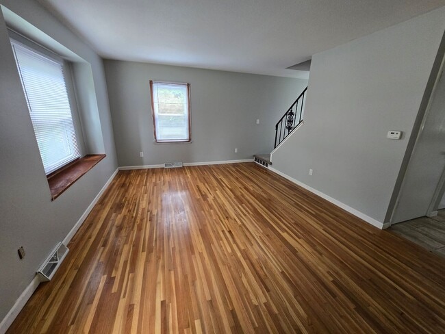 Building Photo - YOU913 Unit 919