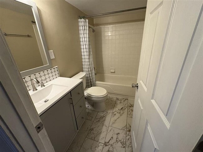 Photo - Rent Ready *** Cozy Condo in A Great Location*** Unit H