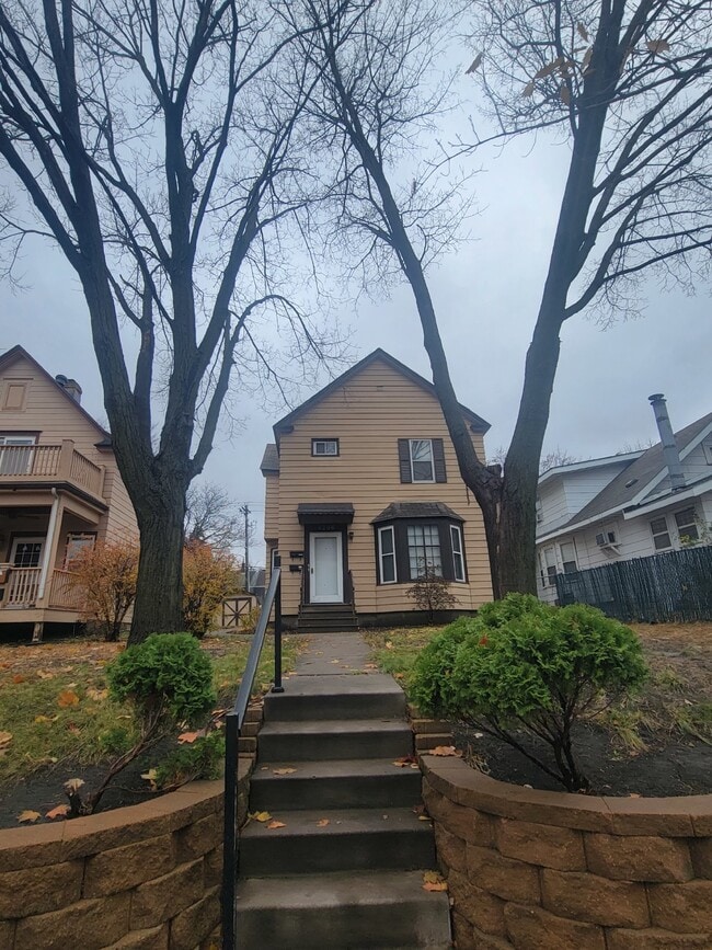 Photo - NEW - Duplex for RENT Unit #2