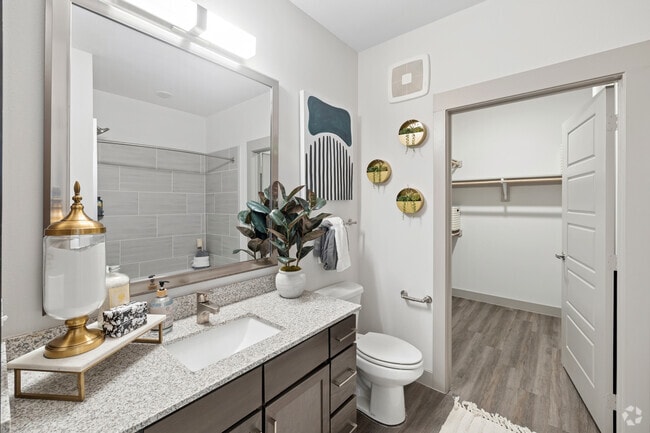 A2 1BR, 1BA - 861SF - Bathroom