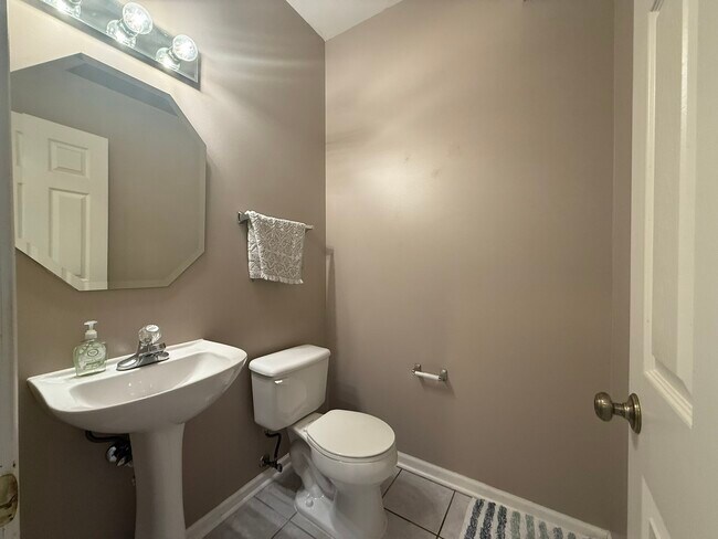 Photo - 2914 Rutland Cir