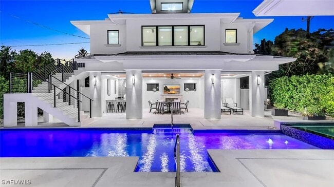 Building Photo - 739 5th Ave N