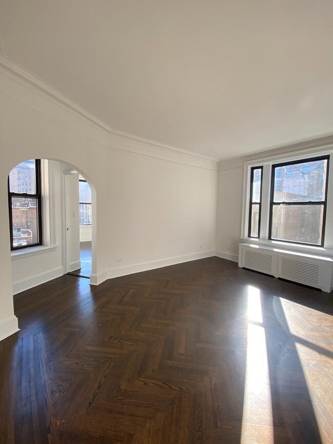 Building Photo - 166 W 72nd St
