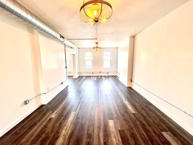 Photo - Beaver - Luxury 2 Bedroom, 1 Bathroom, located in downtown shopping district.