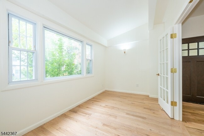 Photo - 231 Waverly Pl